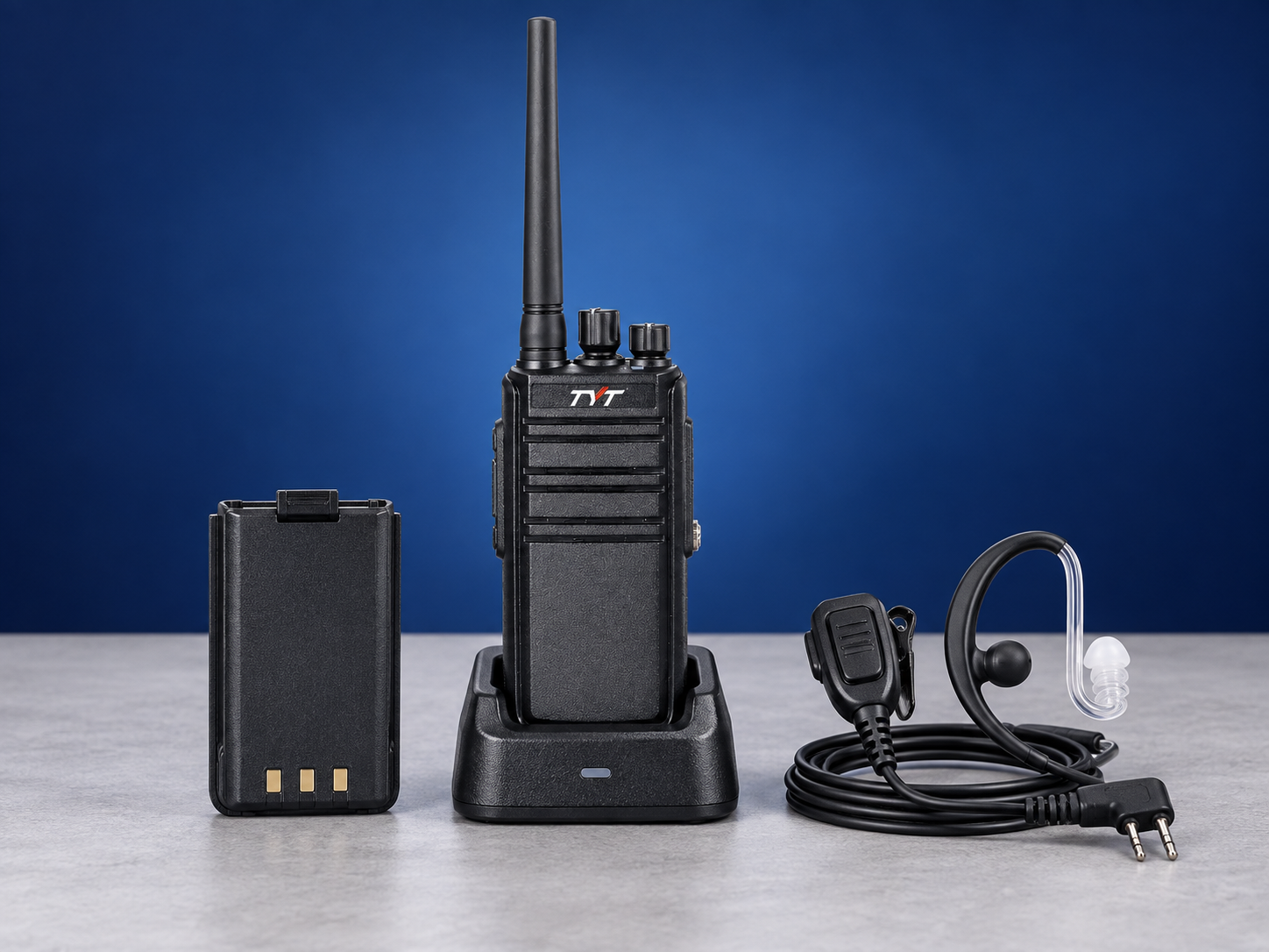 Radio TYT TC6000A con cargador, batería y manos libres